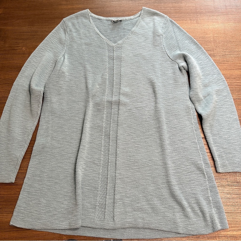 Super soft j jill top with v neck